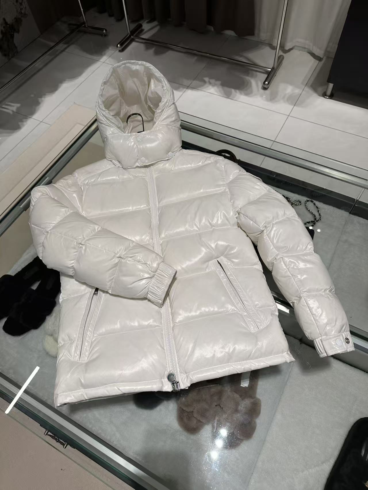 25新款 冬季女款经典百搭亮面玛羽绒服B818