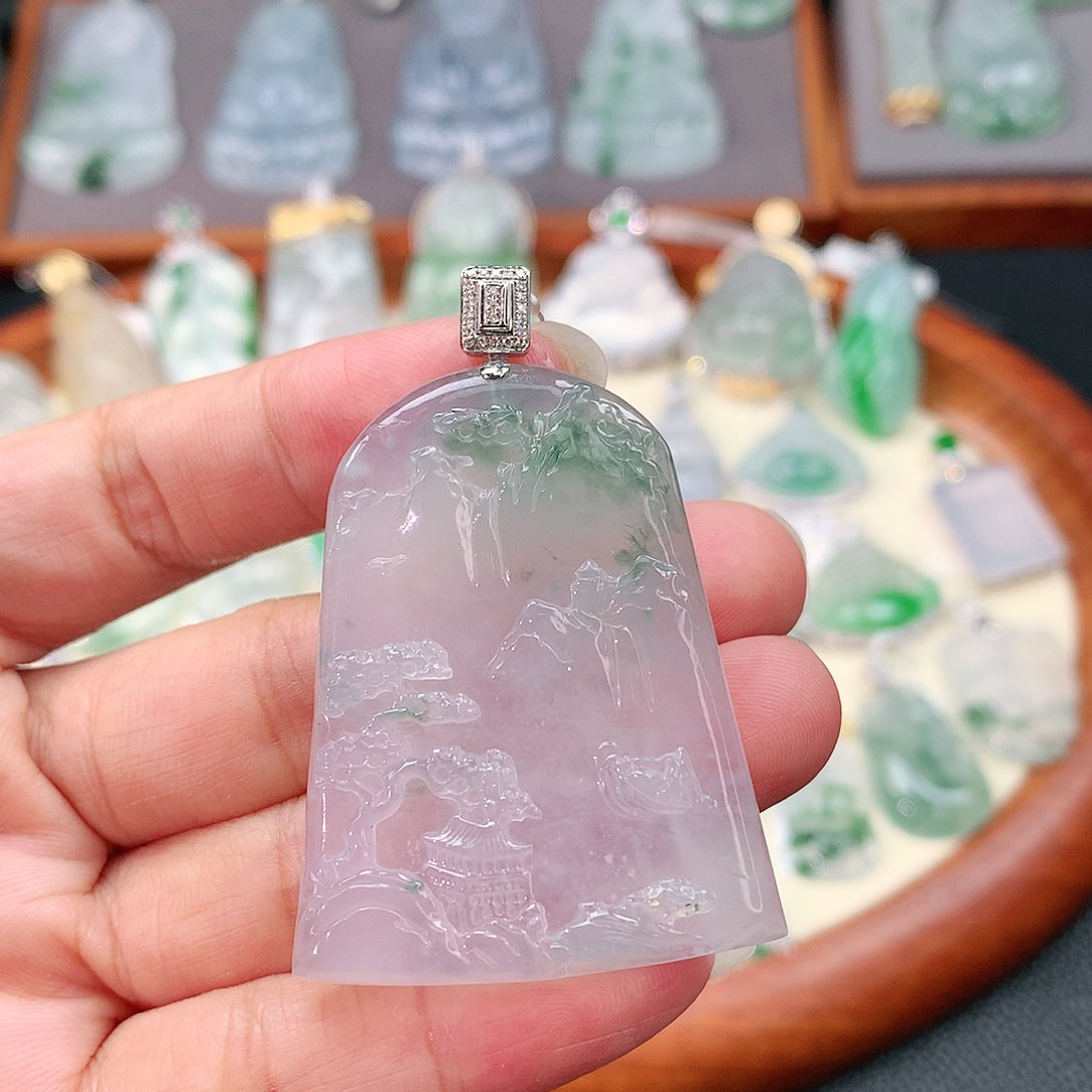 颈饰18K金镶嵌翡翠山水牌