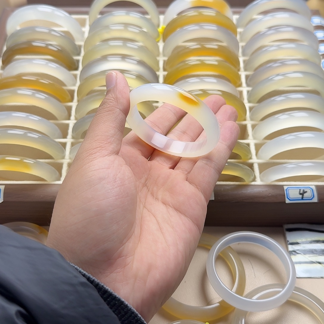 玛瑙/玉髓未镶嵌手镯52.8圈口