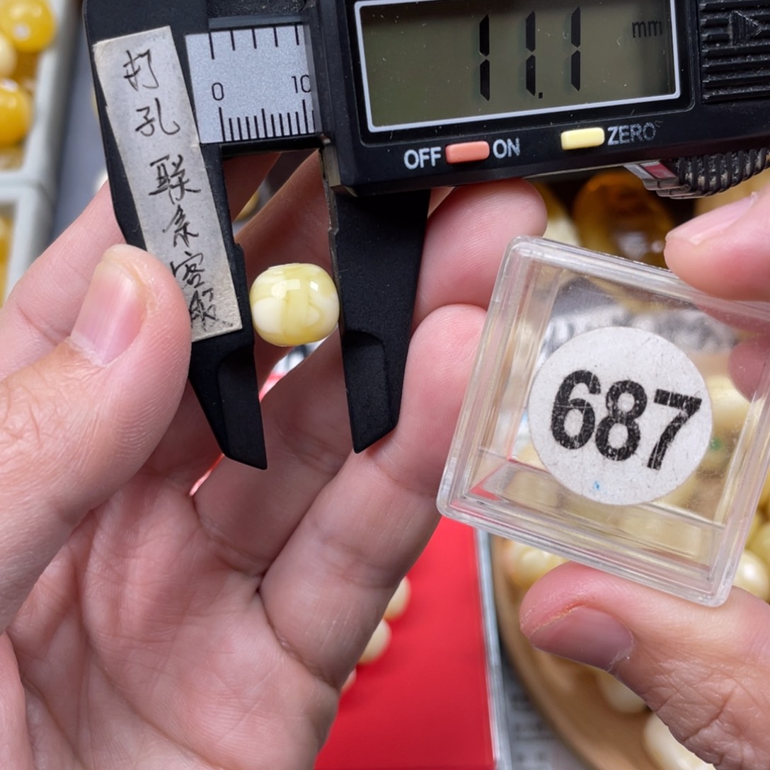 蜜蜡珠宝奇石未镶嵌