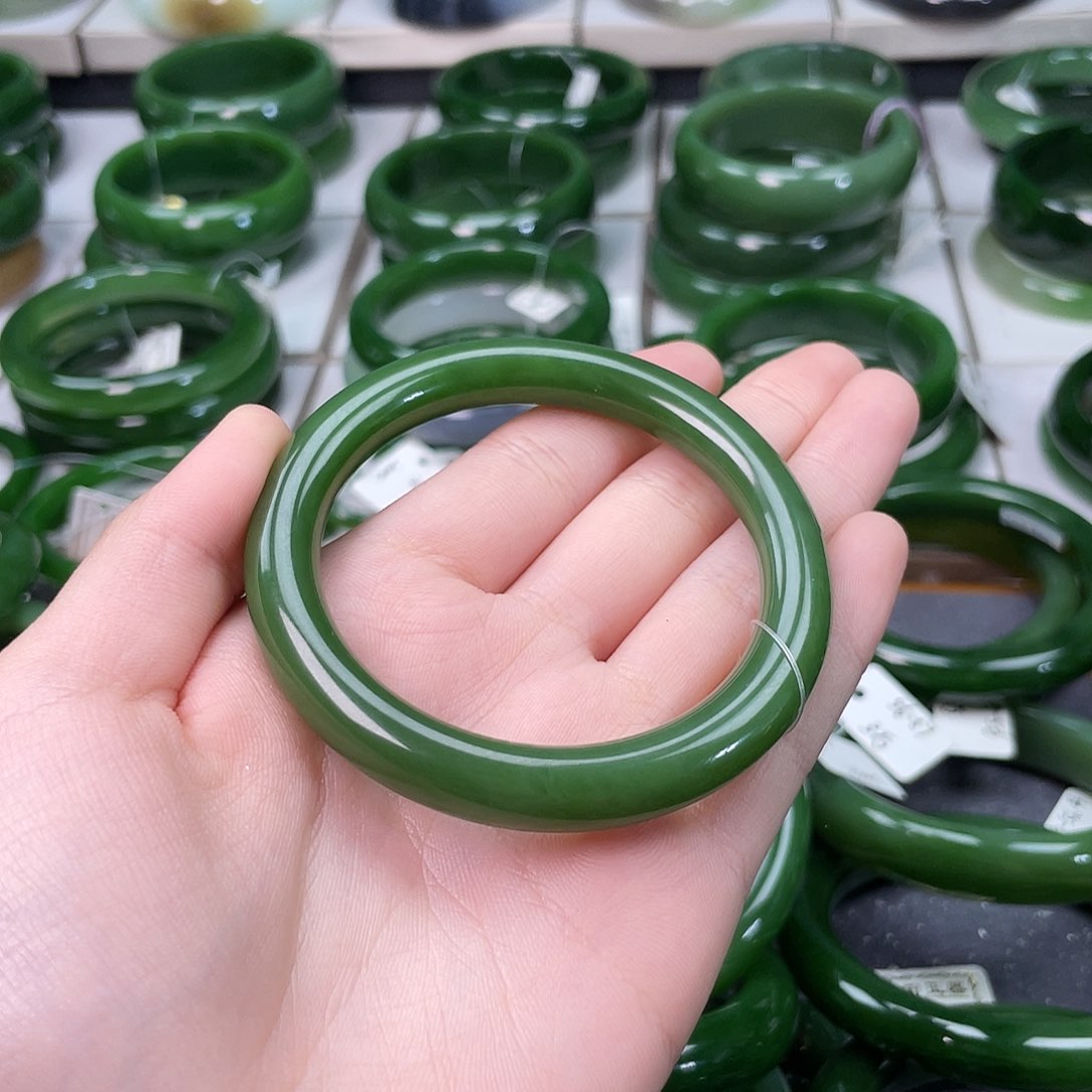 和田玉（碧玉）未镶嵌手镯