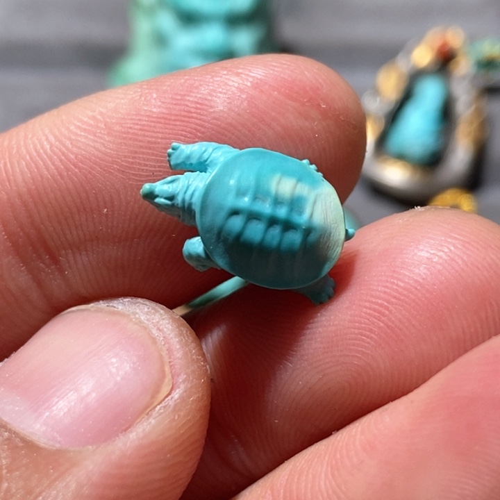 绿松石颈饰未镶嵌