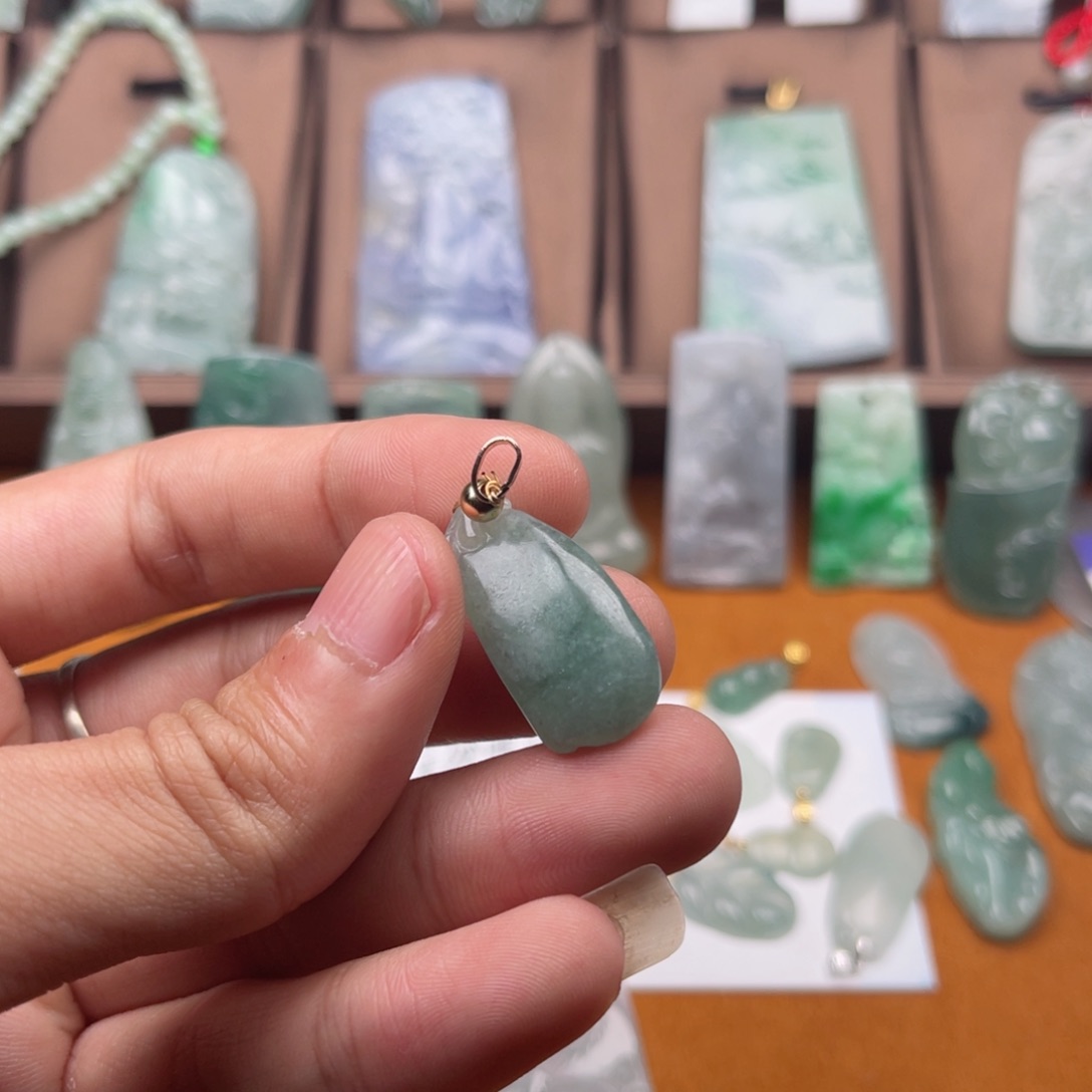 翡翠颈饰未镶嵌福瓜