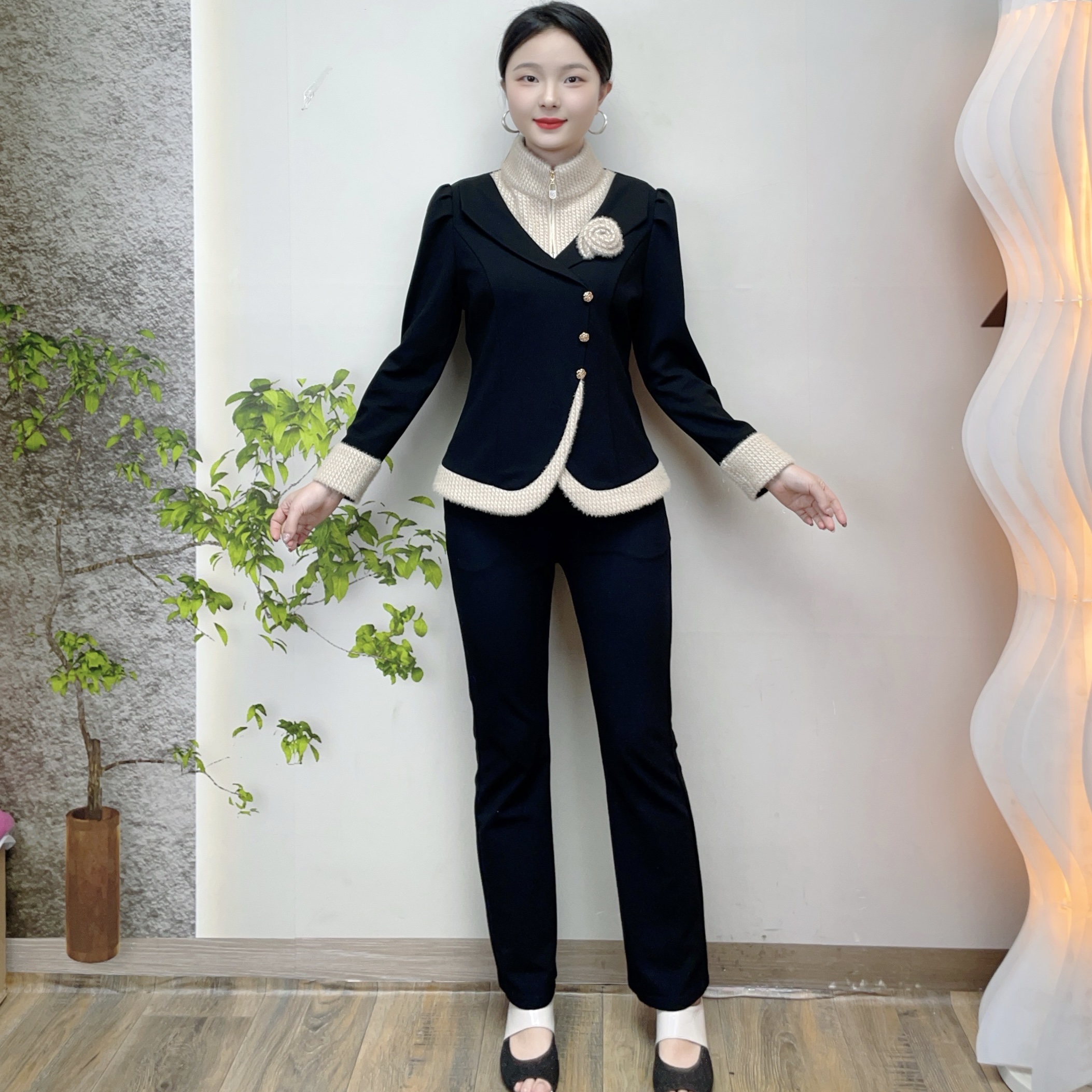 2025年冬季新款加绒加厚时尚气质显瘦遮肚子微喇裤套装