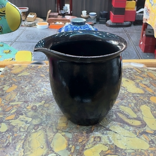 公道杯一个，瓷。。。。