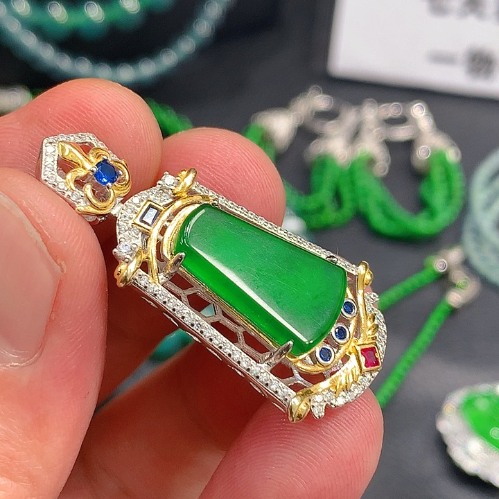 翡翠手链未镶嵌。。。