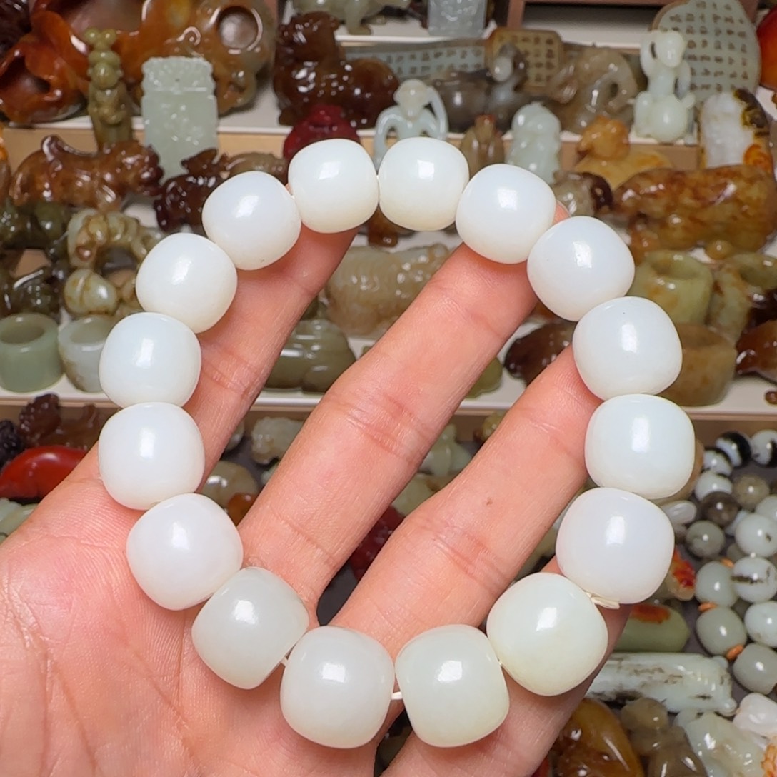 琥***礼和田玉未镶嵌颈饰