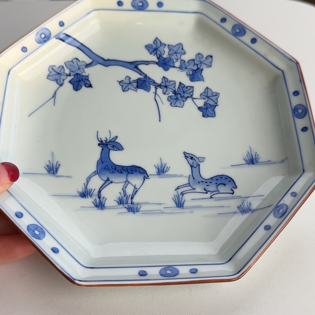 搪瓷洸琳窑手绘小鹿青花18.5厘米八角盘