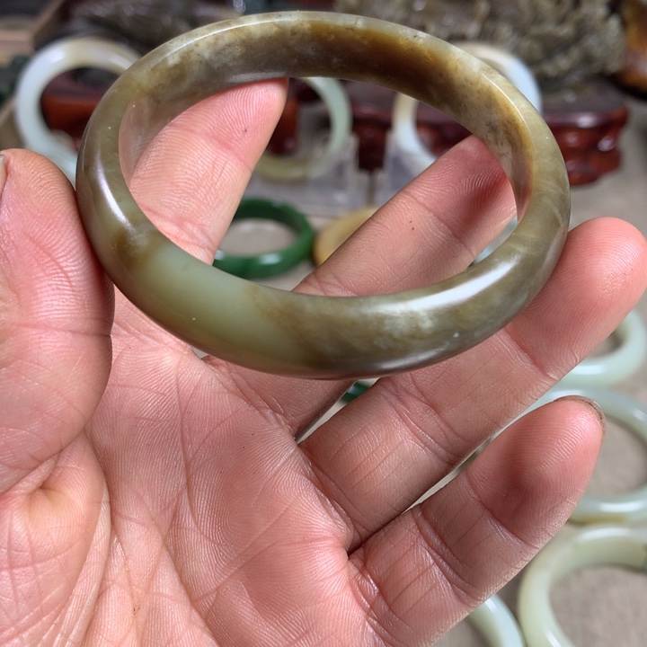 和田玉（糖玉）未镶嵌手镯