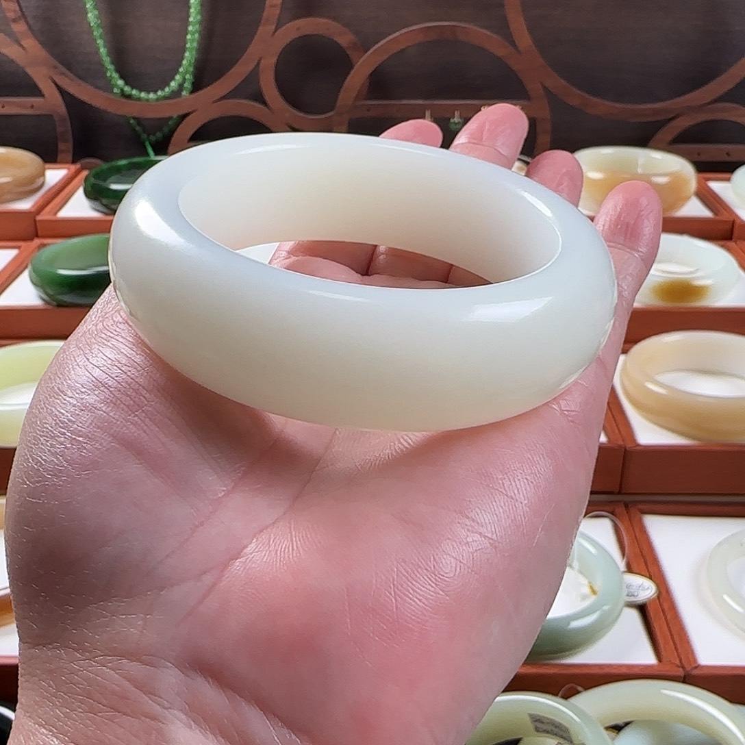 ****y和田玉未镶嵌手镯