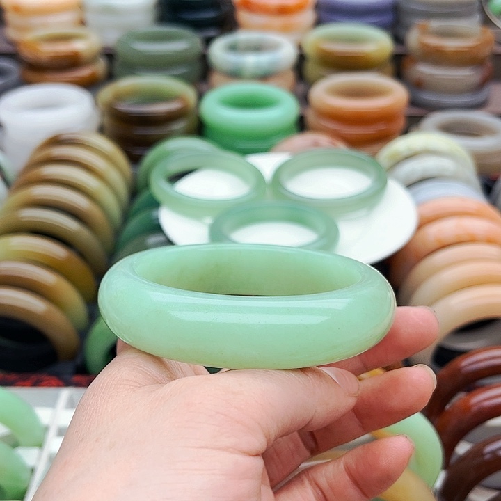 未镶嵌手镯（圆镯）石英质玉余**好