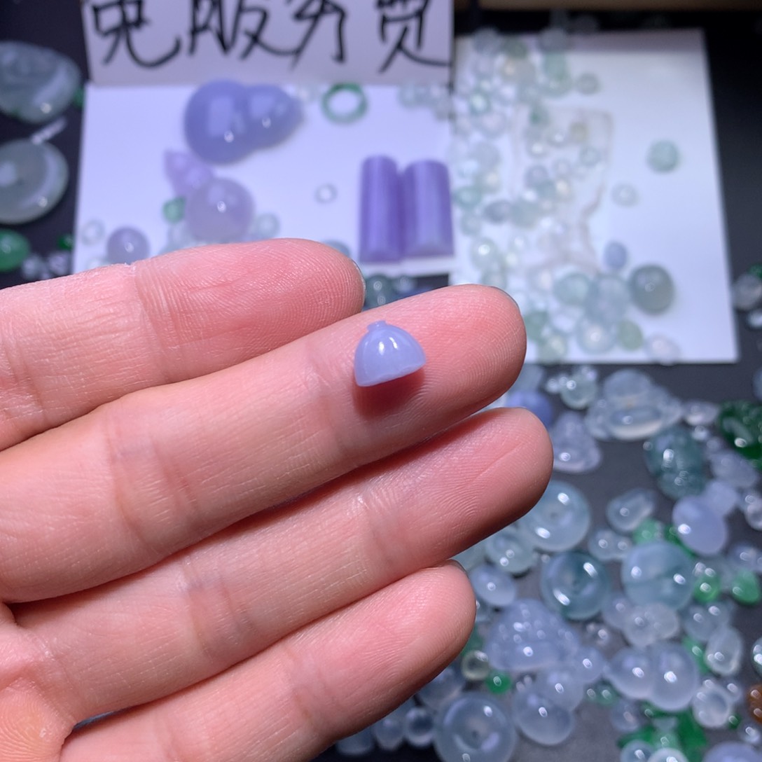 翡翠颈饰未镶嵌莲蓬