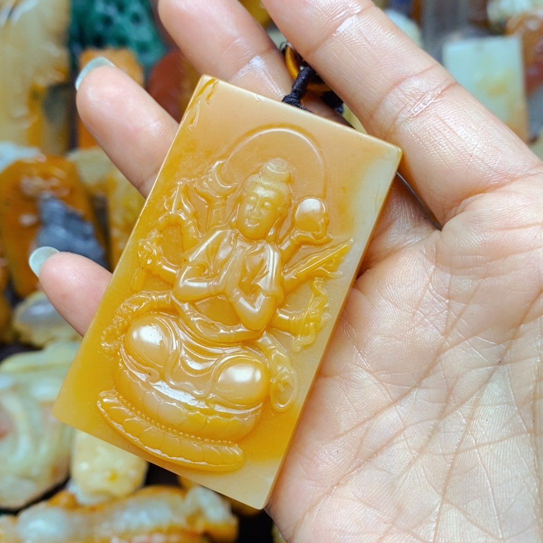 石英质玉（黄龙玉）颈饰未镶嵌