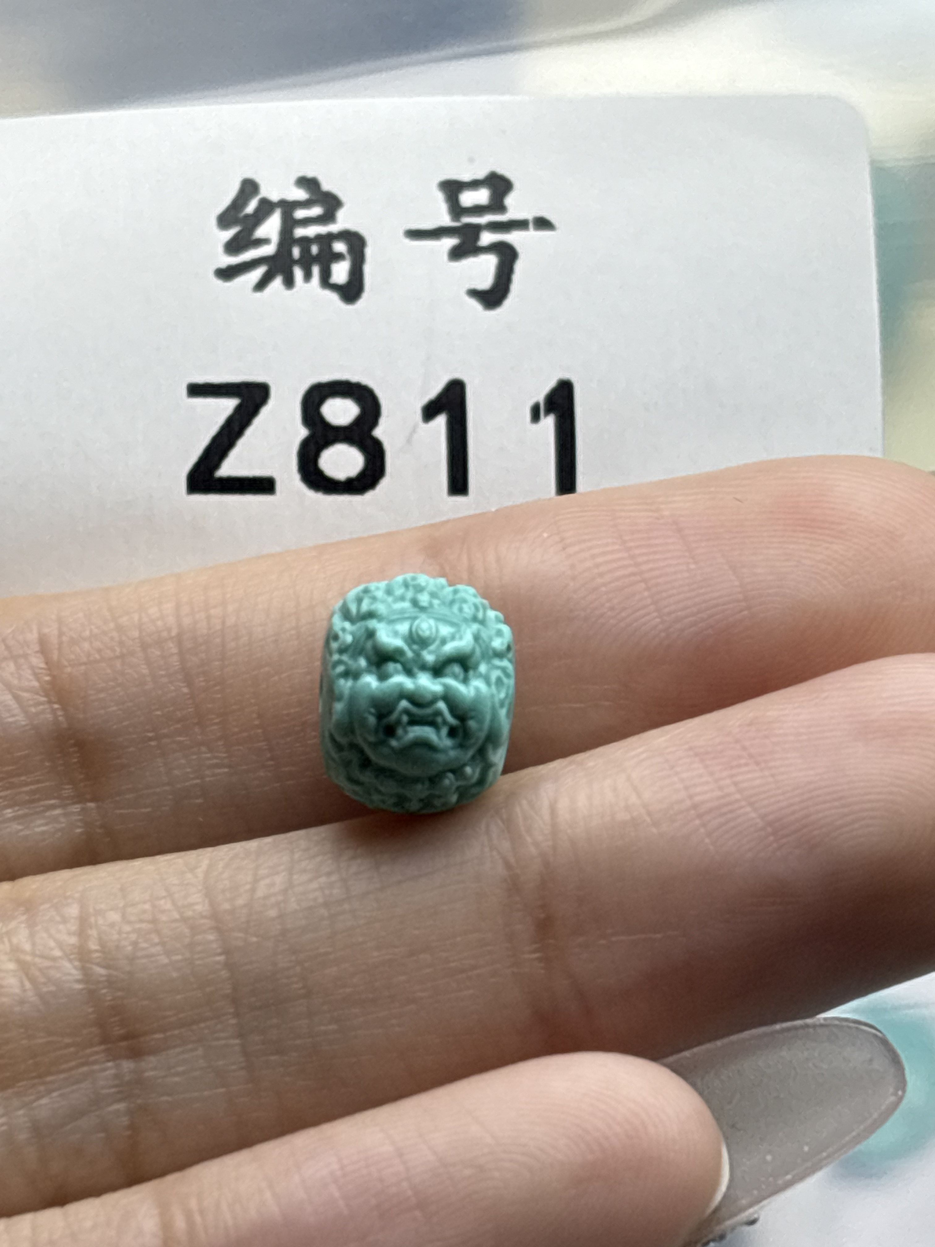 天然原矿绿松石雕刻8*10mm