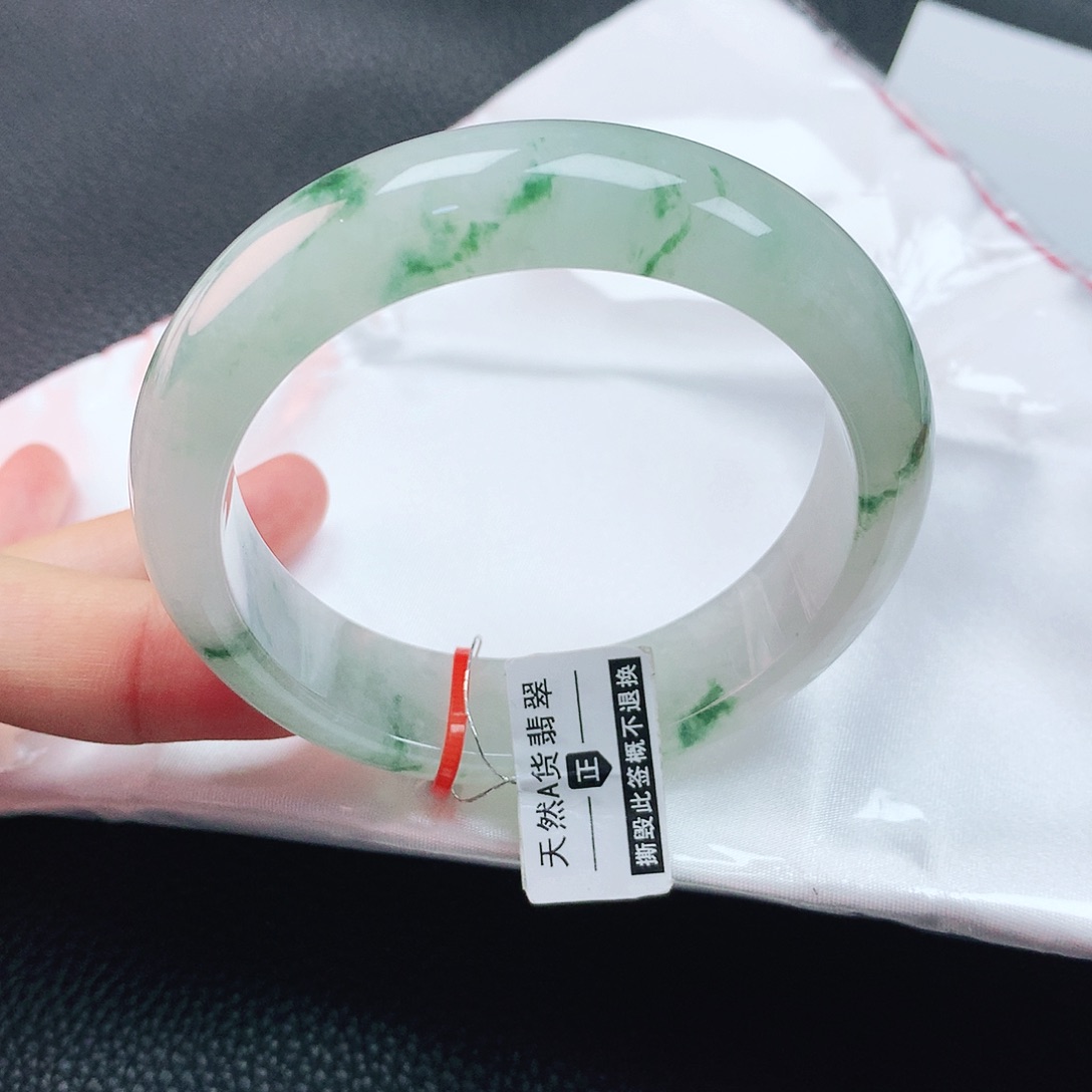 翡翠手镯未镶嵌58轮胎