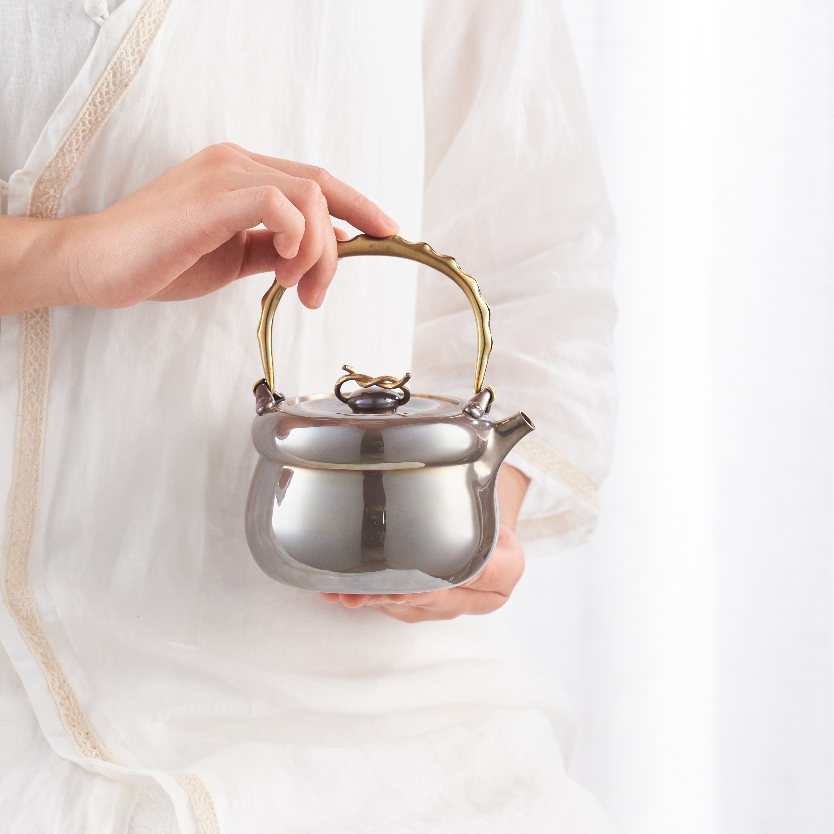 金藤摘口打出黄铜提梁葫芦足银煮水壶