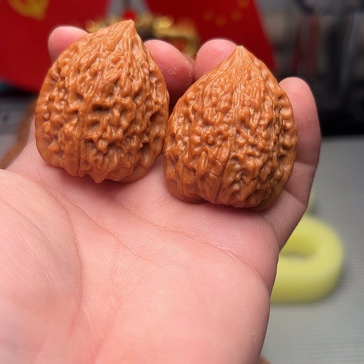 文玩核桃吊坠蛇王一抹红