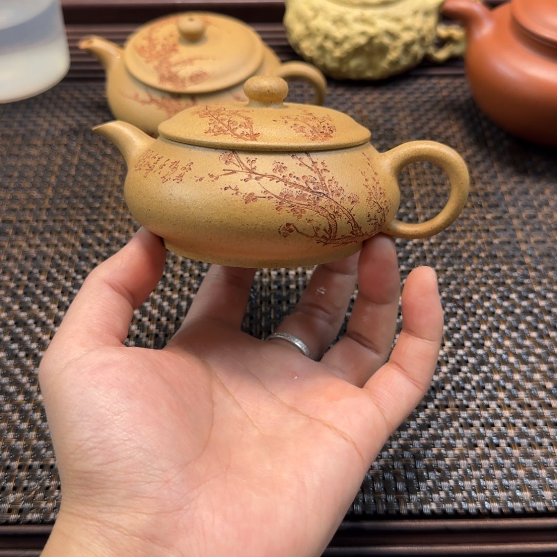 茶壶紫砂黄金段明炉170CC刻绘小梅花