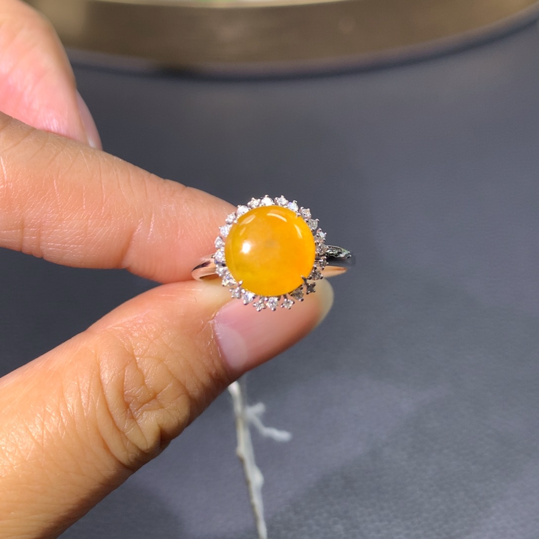 翡翠戒指18K金镶嵌翡翠