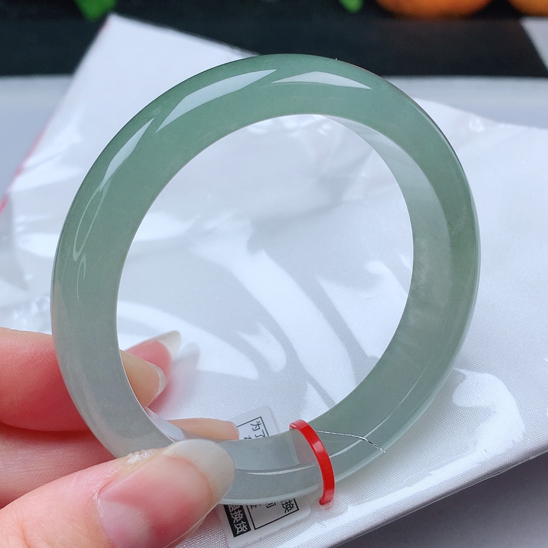 翡翠手镯未镶嵌57圈