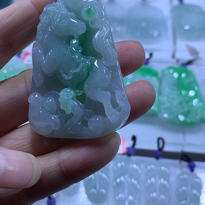 翡翠未镶嵌颈饰天然翡翠吊坠A货