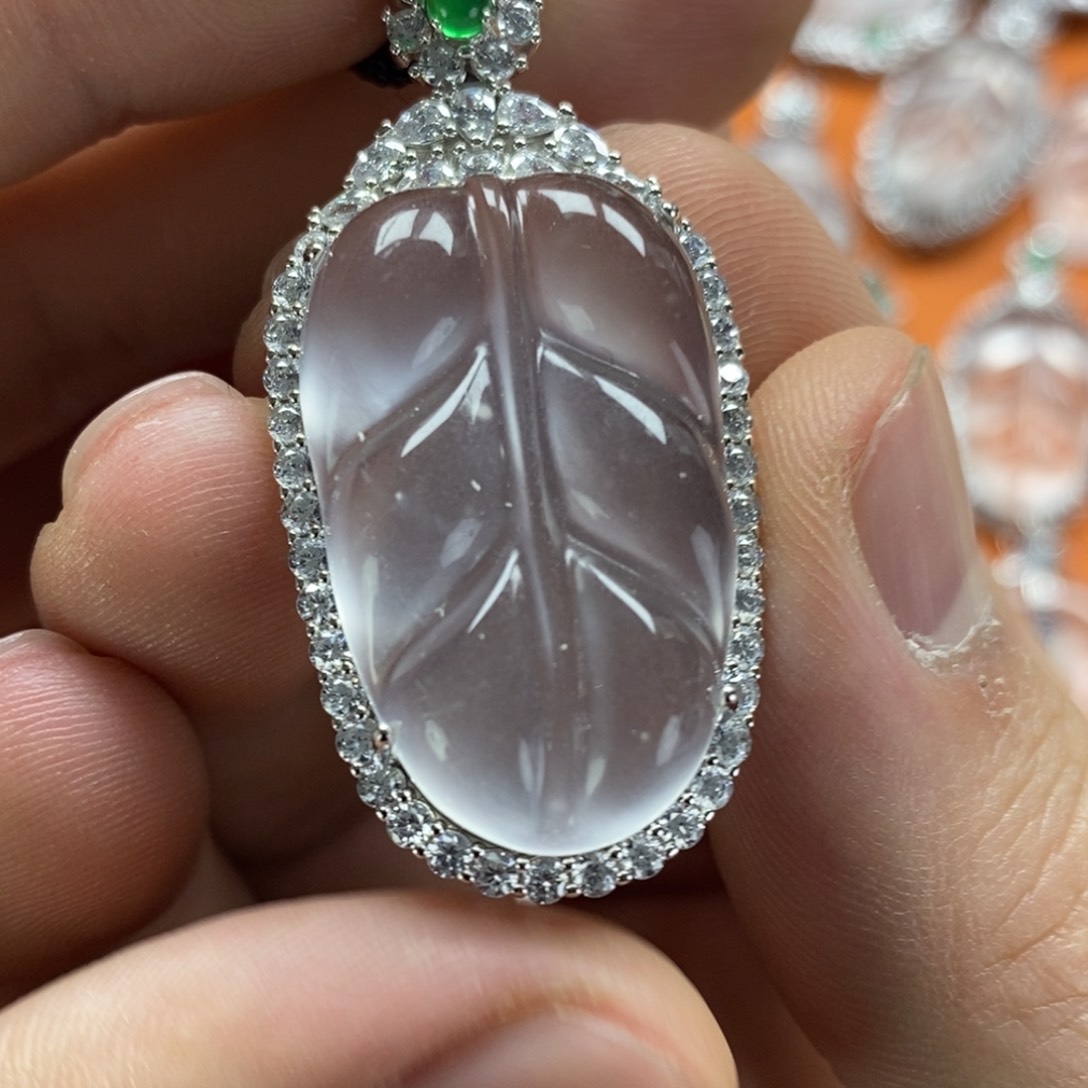 石英质玉吊坠(赠链)银S925镶嵌小**娇