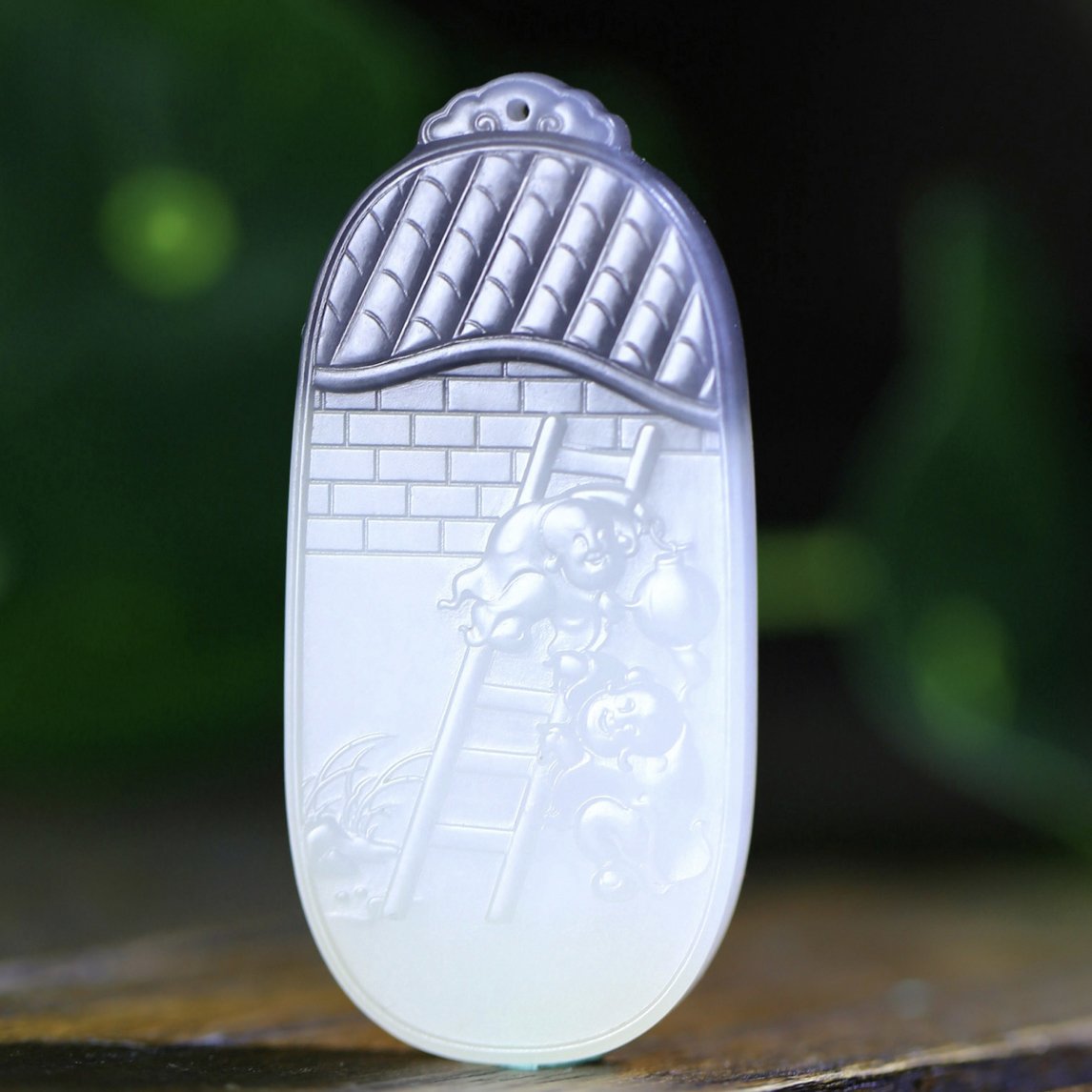 和田玉羊脂玉紫加白牌挂件