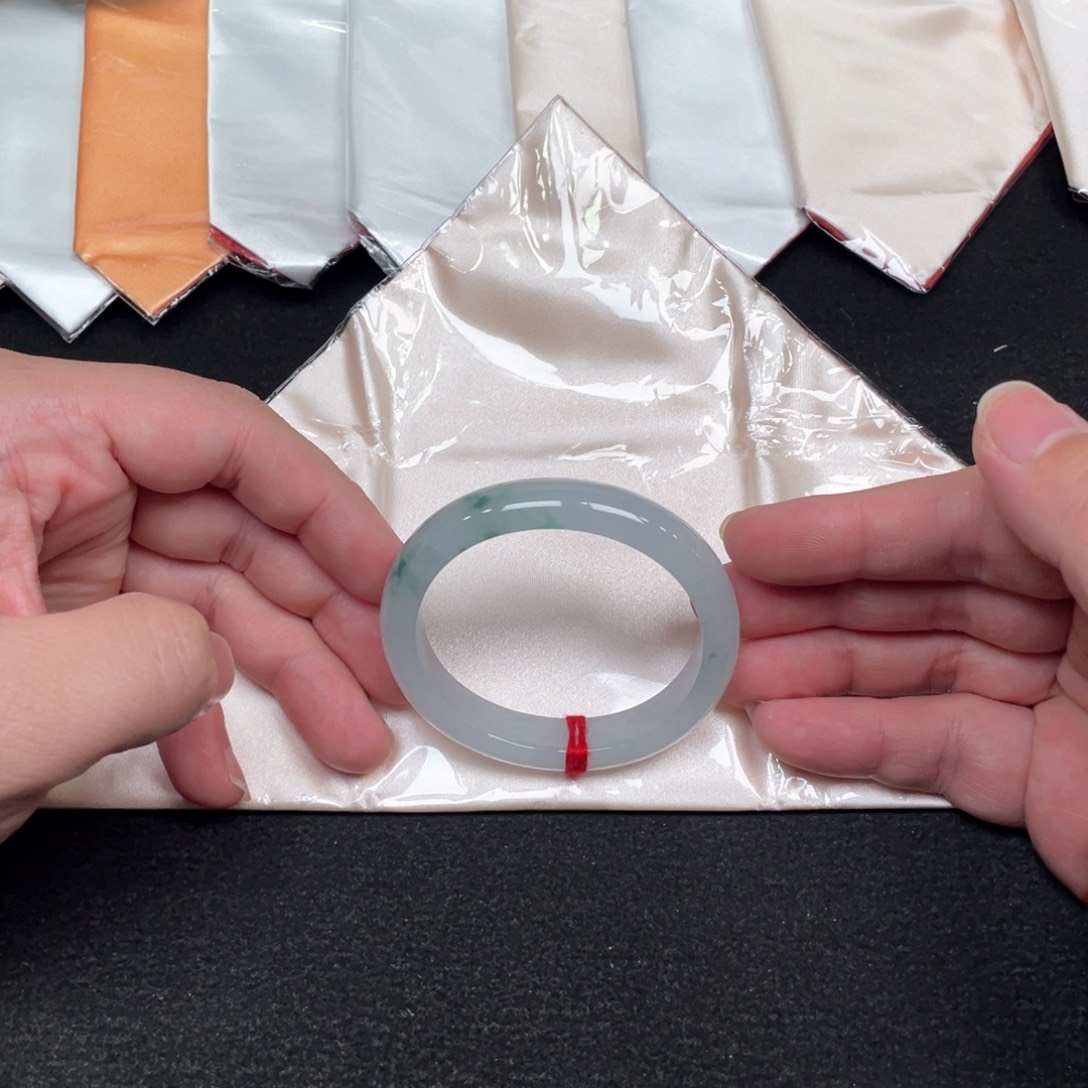 A***y翡翠未镶嵌手镯54号贵妃