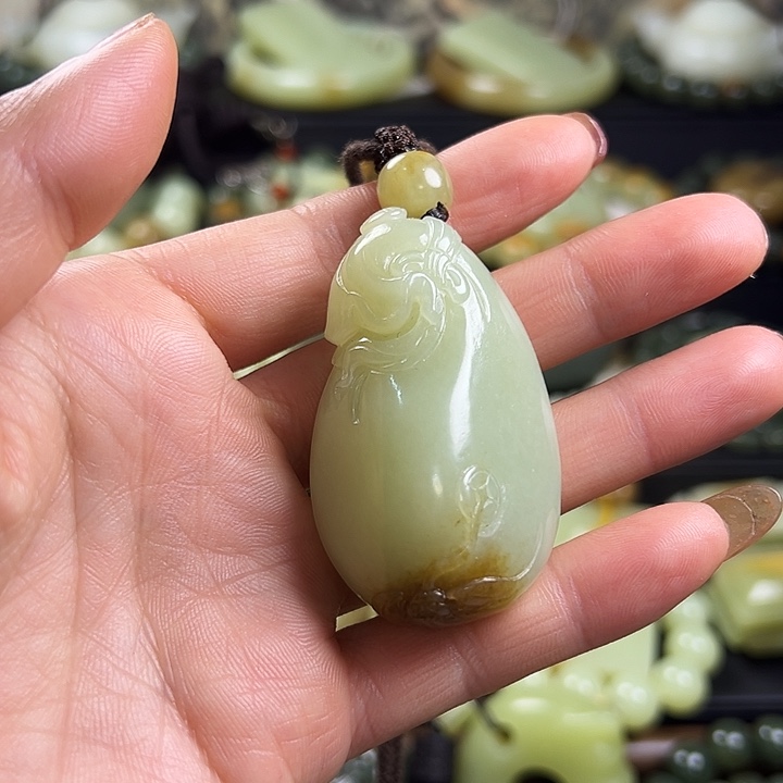 岫岩老玉（透闪石质玉）未镶嵌颈饰