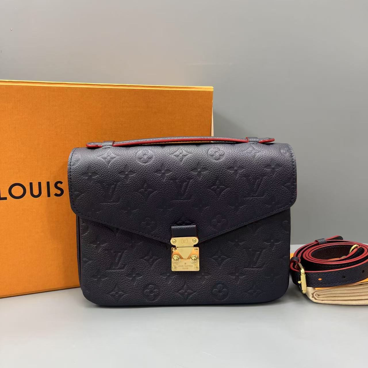 99新 LouisVuitton/路易威登 压花Metis邮差包 尺寸25*18 SV15501