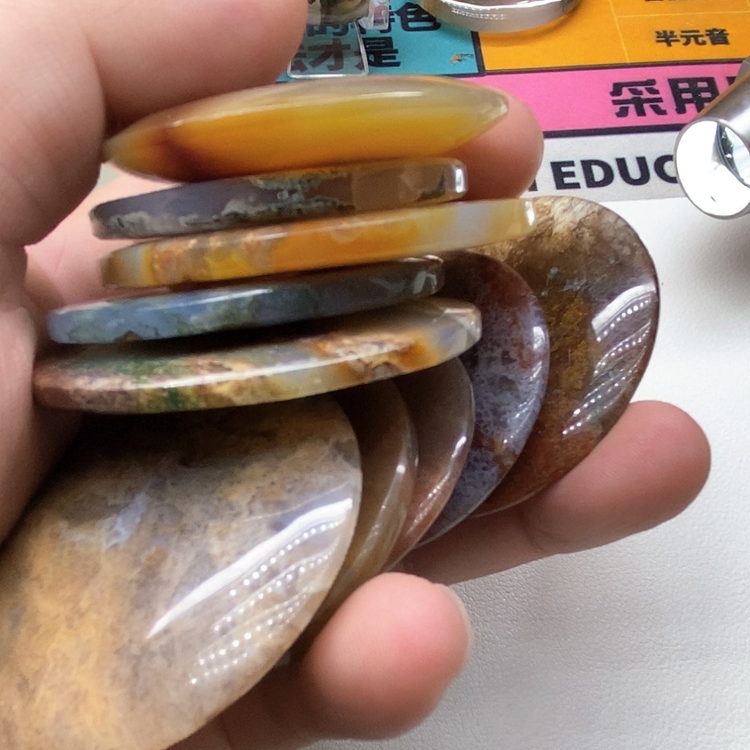 未镶嵌颈饰玛瑙/玉髓宝*