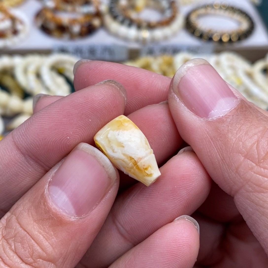 琥珀裸石未镶嵌特价沁色妖孽11.2×9.6×19.5mm