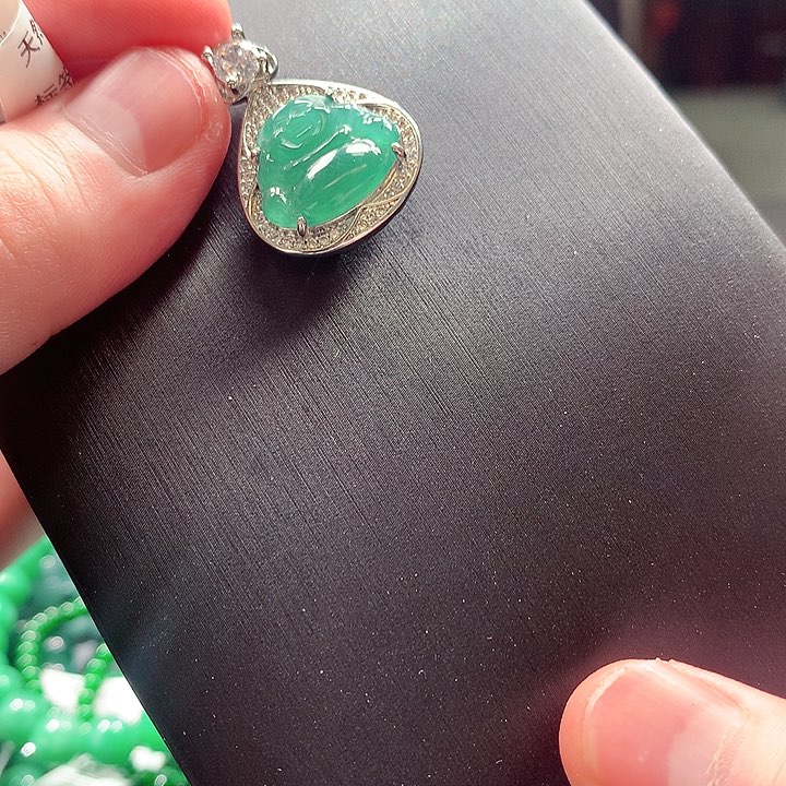 翡翠手链未镶嵌翡翠