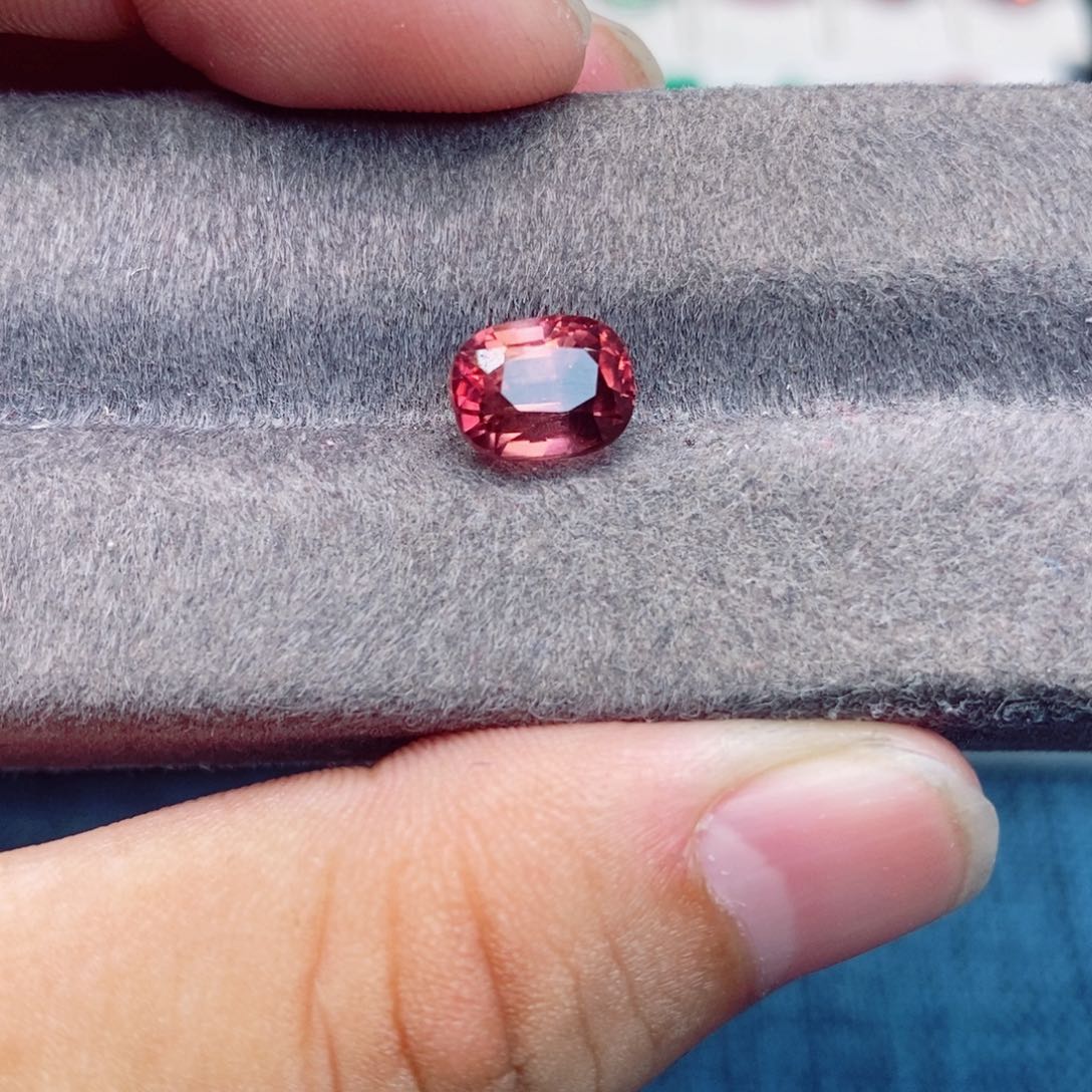 碧玺裸石未镶嵌碧玺3.2克拉