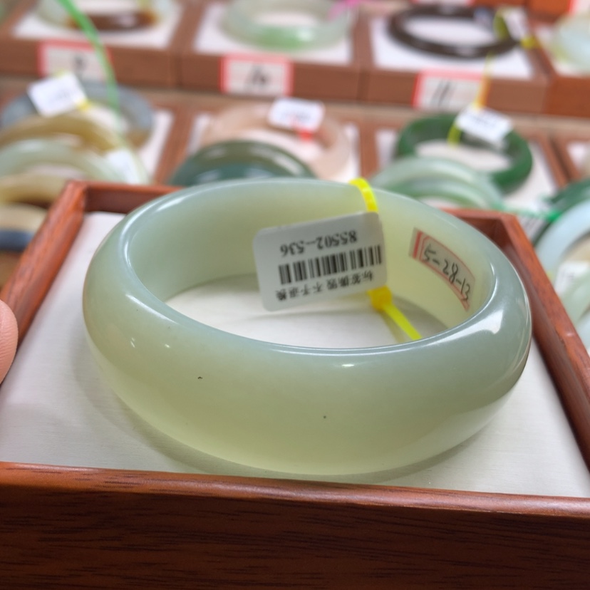 【闪购商品】和田玉手镯未镶嵌56.7