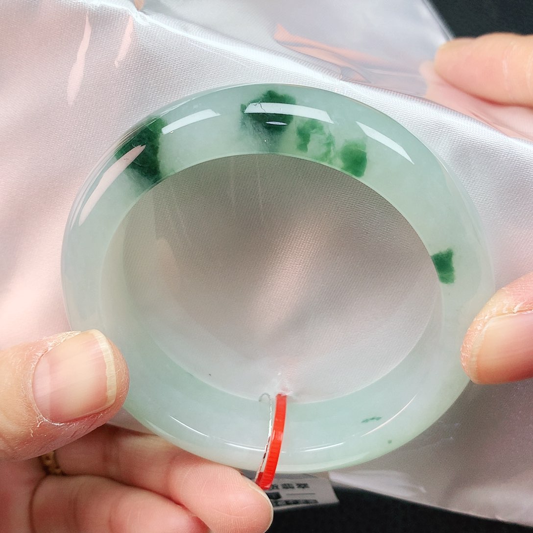 翡翠手镯未镶嵌52+轮胎