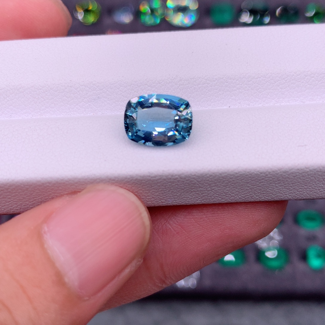 海蓝宝石裸石未镶嵌