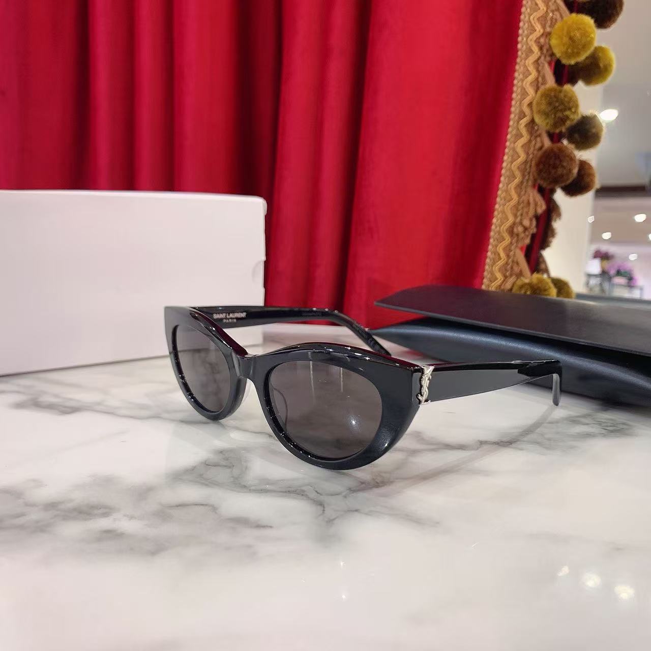 99新 YSL/圣罗兰 圣罗兰字母logo黑色边框墨镜/24783796