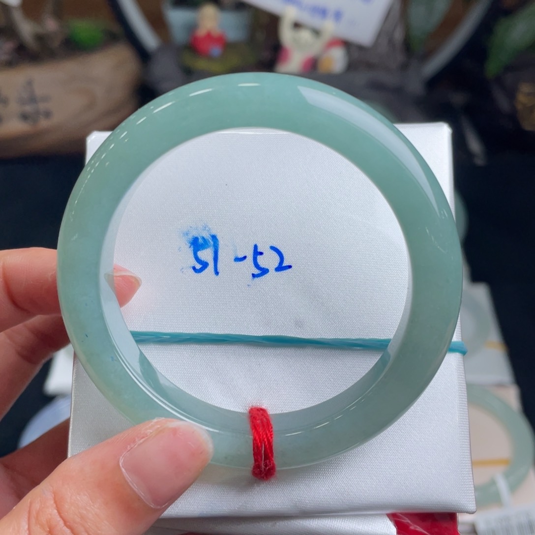 翡翠手镯未镶嵌翡翠手镯