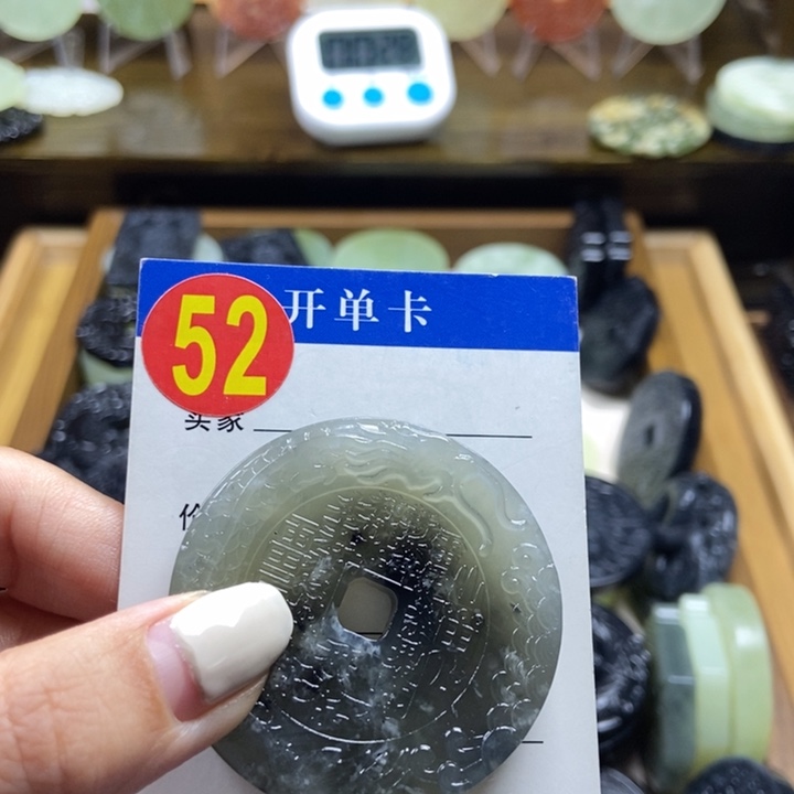 蛇纹石玉挂件未镶嵌润**塑