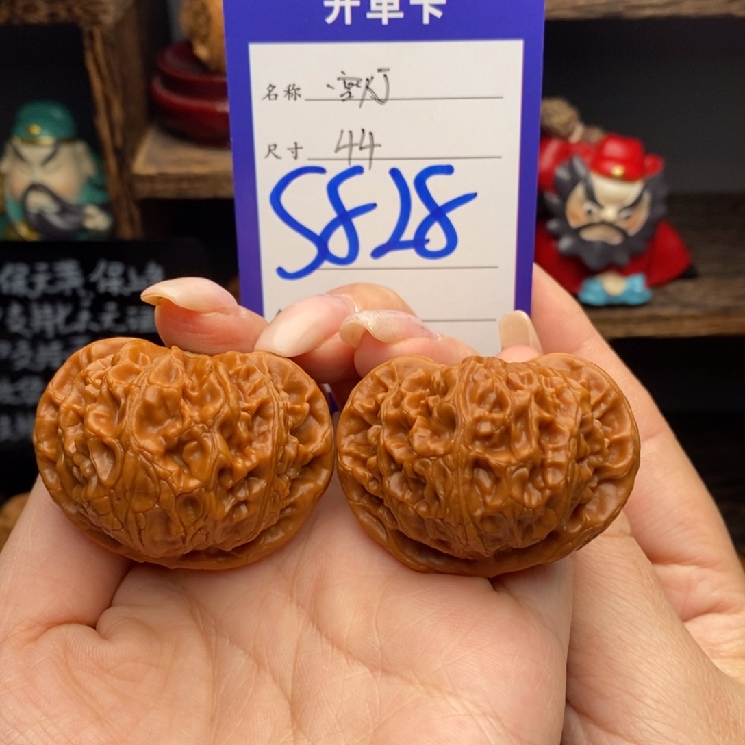 辉***罗吊坠文玩核桃44宫灯