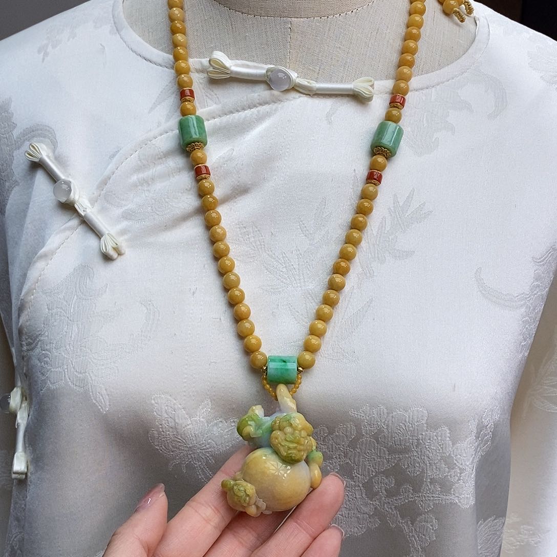 翡翠颈饰未镶嵌天然