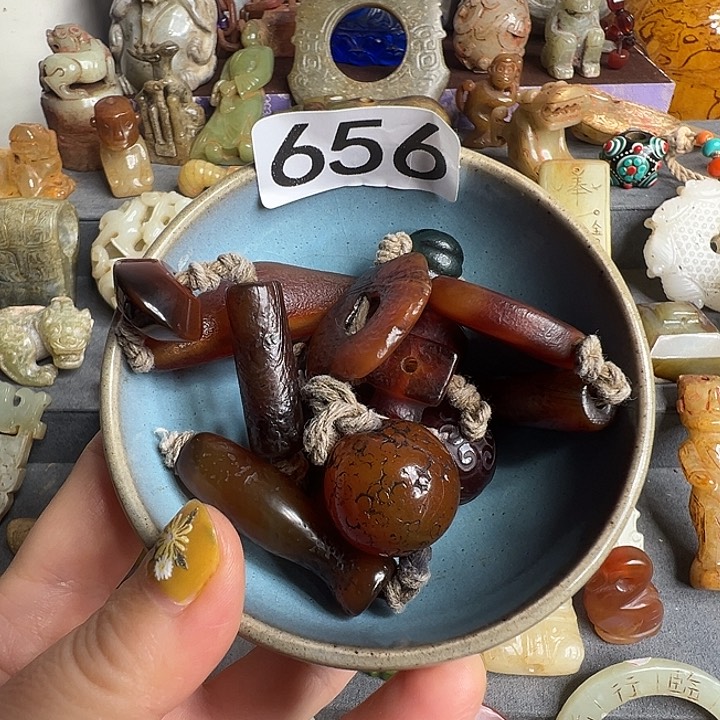 陶瓷摆件及陶瓷制品