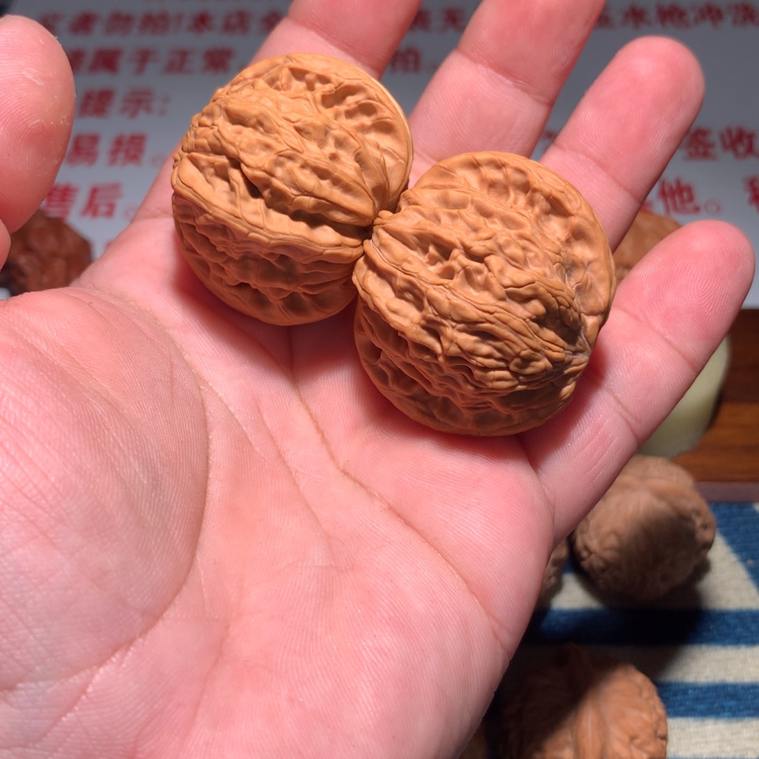 王***铁文玩核桃吊坠磨盘