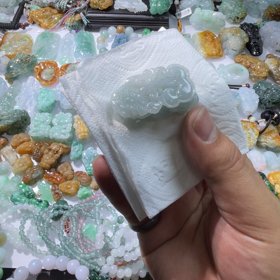 翡翠颈饰未镶嵌天然