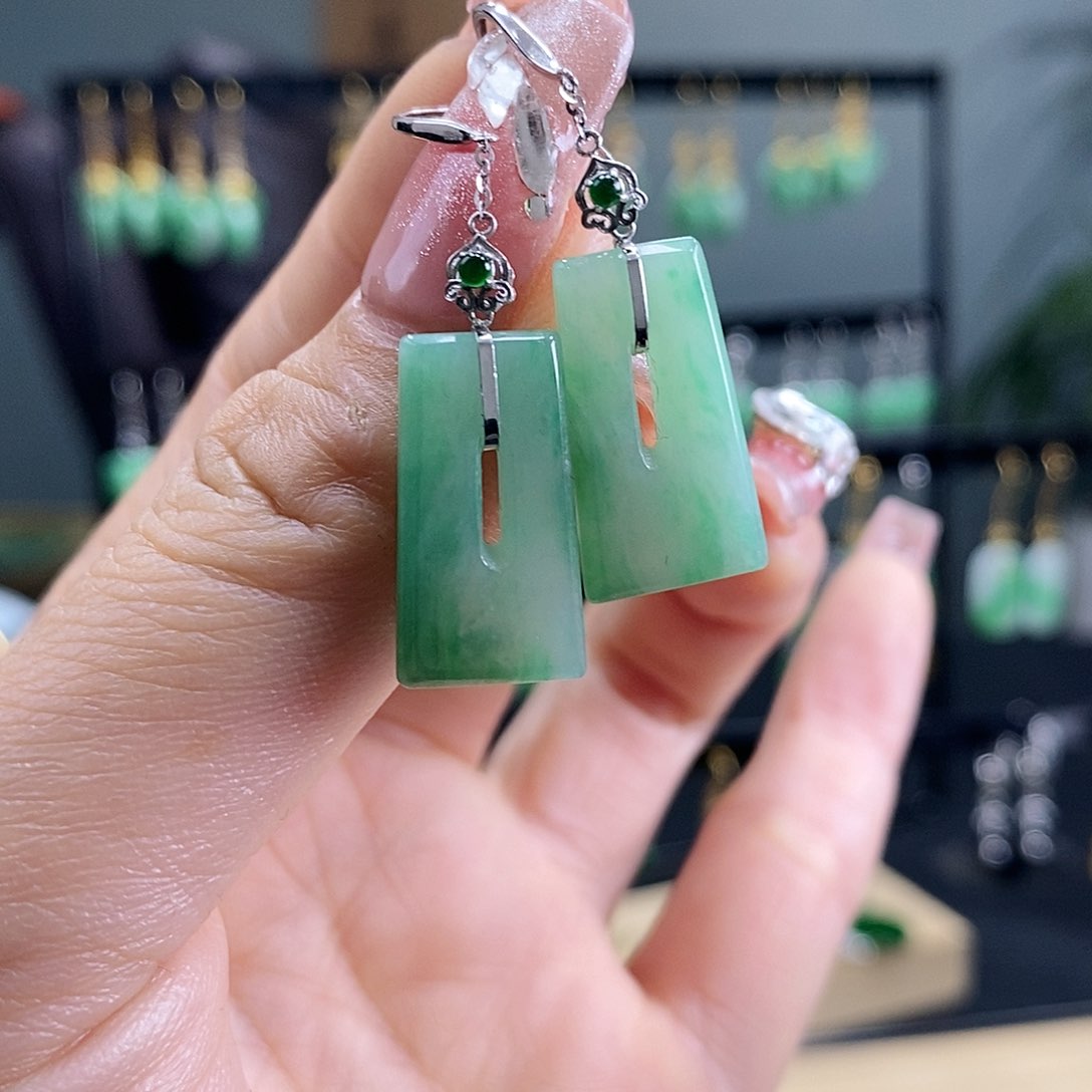 翡翠耳饰18K金镶嵌翡翠