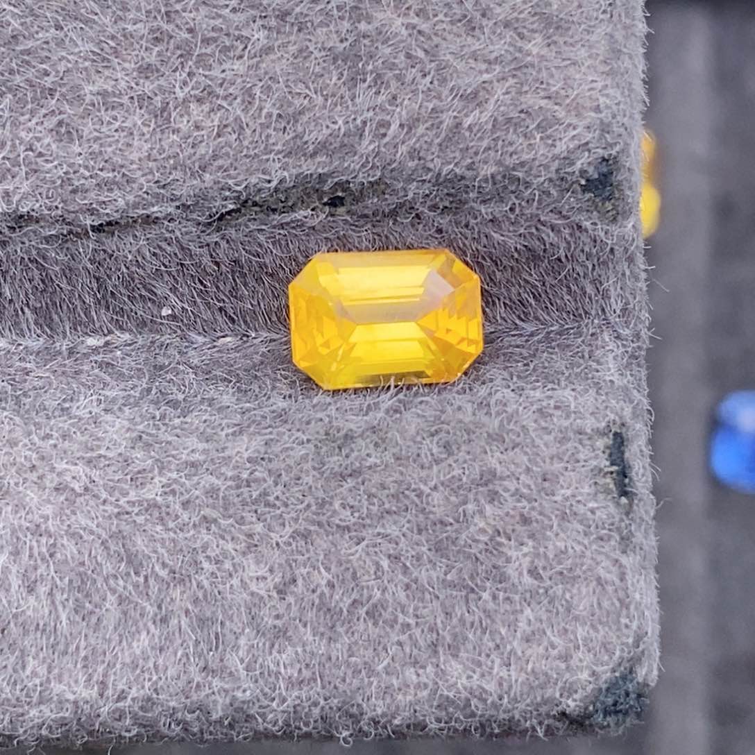 1.6克拉老烧金丝雀黄蓝宝裸石未镶嵌吉尔德