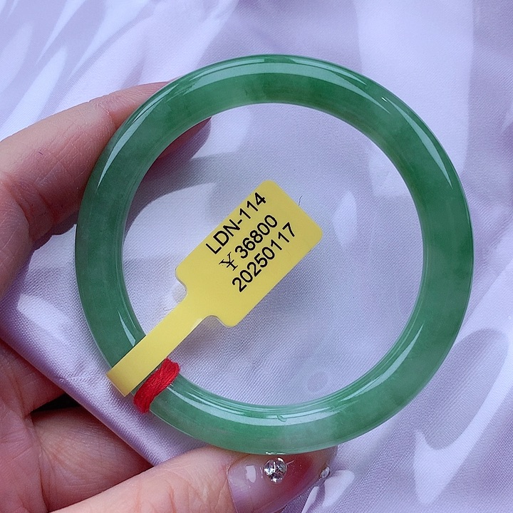 翡翠手镯未镶嵌翡翠