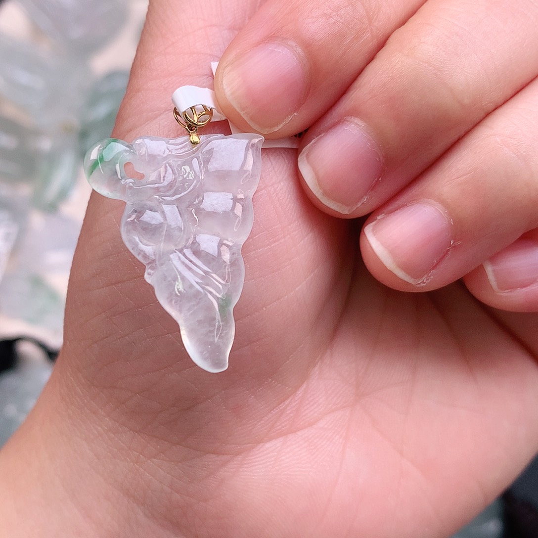 翡翠颈饰18K金镶嵌冰胶飘绿仙子