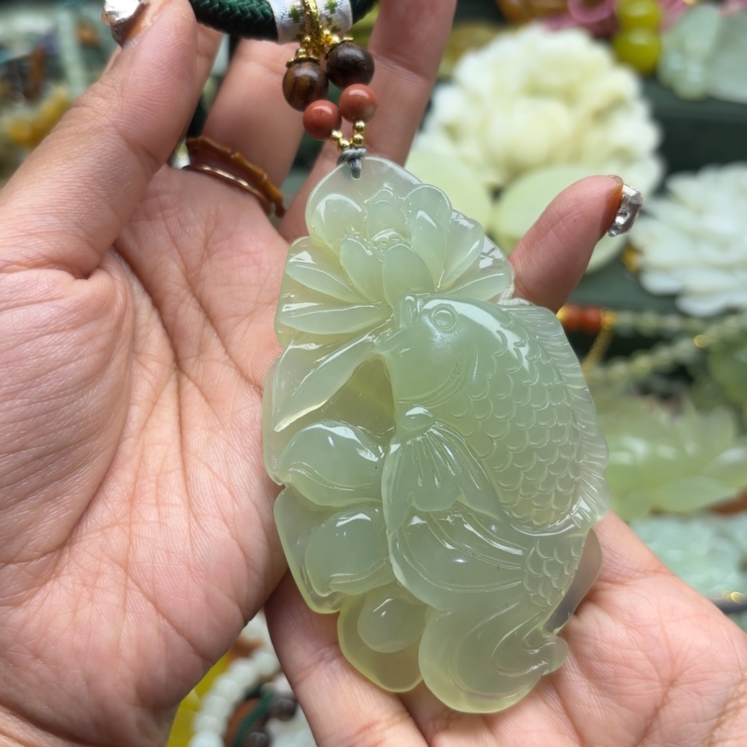 怪***哒蛇纹石玉未镶嵌颈饰